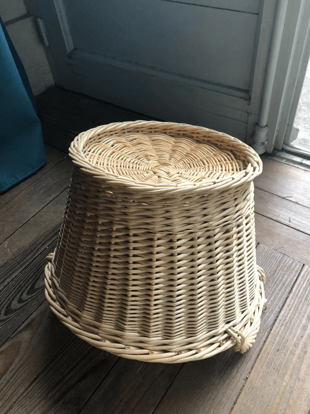 Panier rond avec passe-doigts