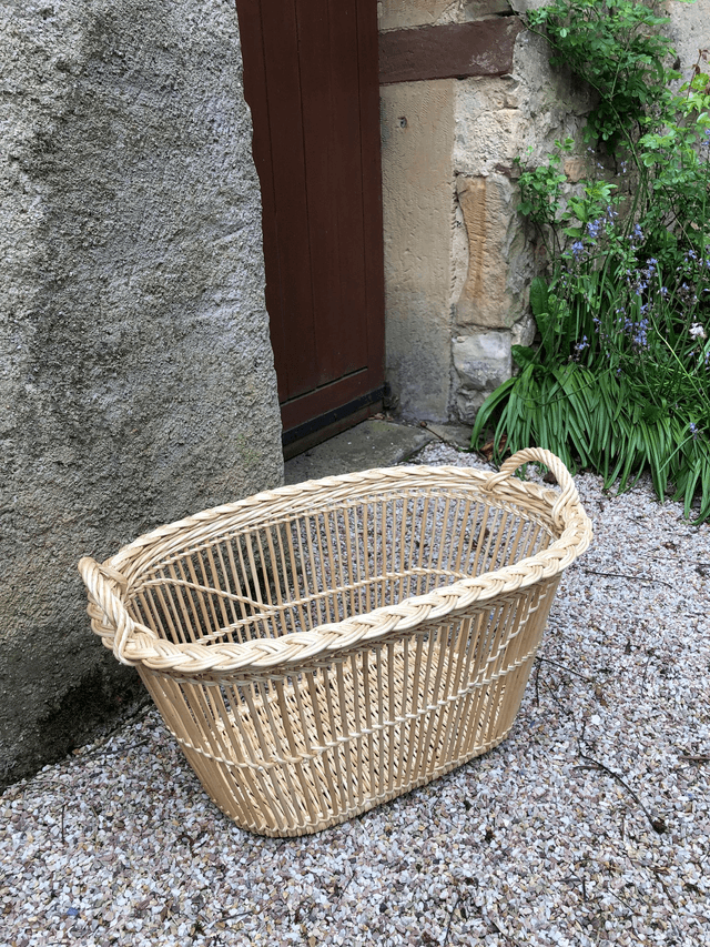 Panière à linge ovale ajourée