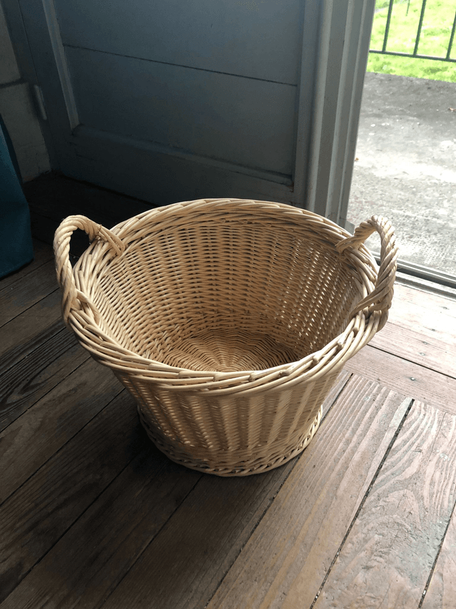 Panier rond avec passe-doigts